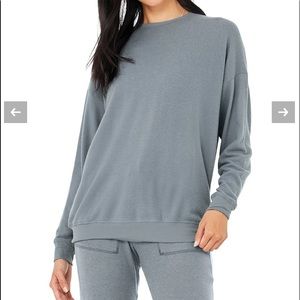 Alo pull over sweater and pants one set , used but in great condition.